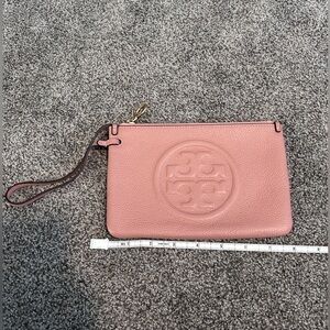 Tory Burch Bombe Wristlet